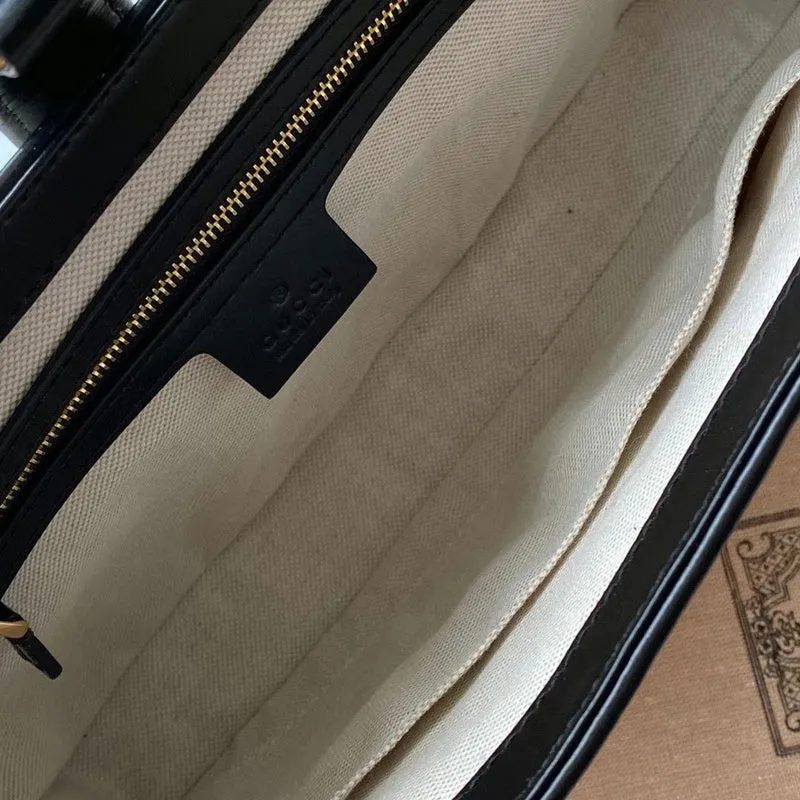 Gucci   Luxury Bags  1049