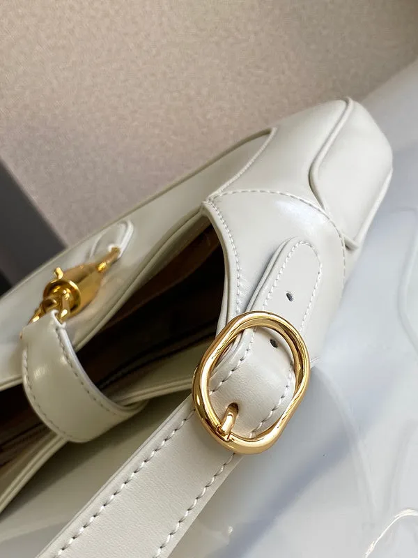 Gucci   Luxury Bags  1050