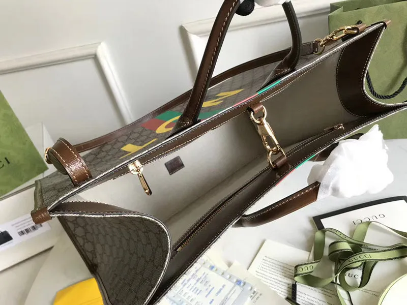 Gucci   Luxury Bags  1065
