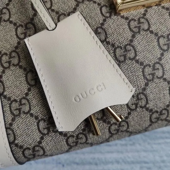 Gucci   Luxury Bags  1386