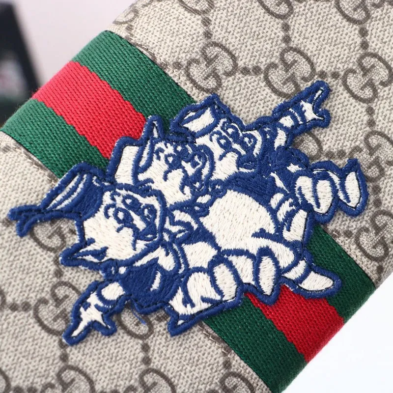 Gucci   Luxury Bags  850