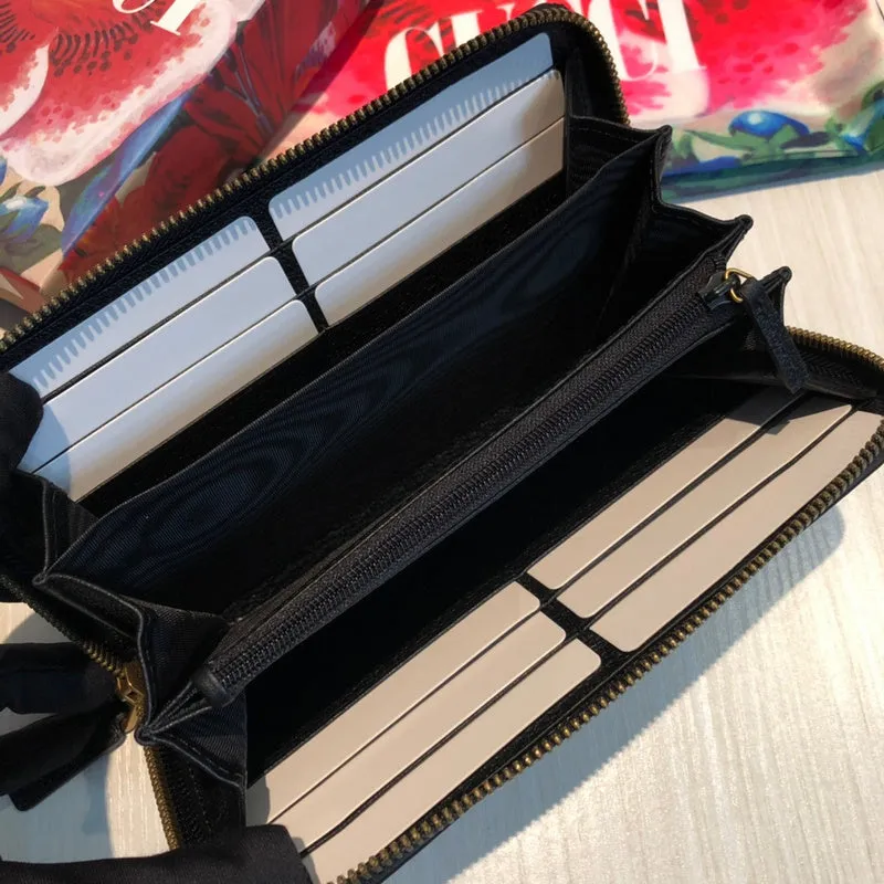 Gucci   Luxury Bags  881