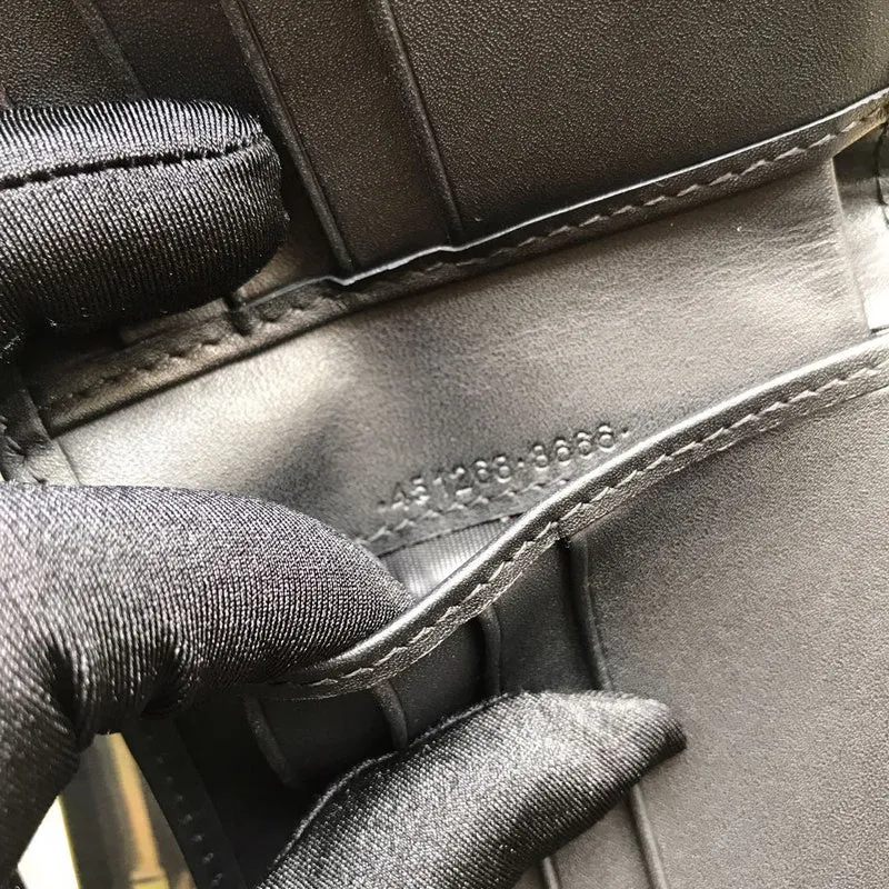 Gucci   Luxury Bags  923